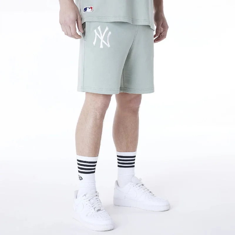 Versatile Men's ShortsNew York Yankees MLB League Essential Pastel Green Shorts