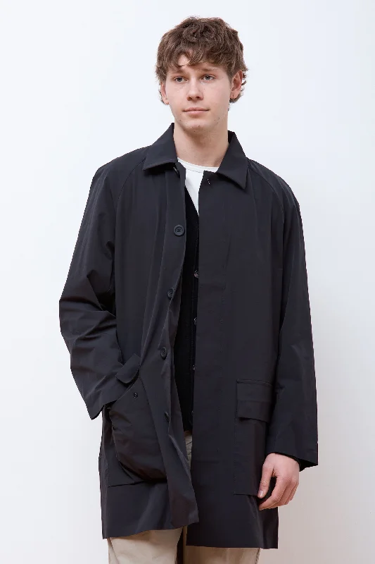 Men's Coats with PocketsVargo Travel Light Raglan Mac Black