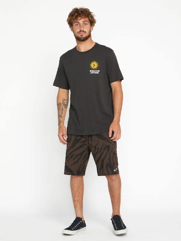 Men's Relaxed-Fit Pants for ComfortOuter Spaced Elastic Waist Shorts - Dark Brown