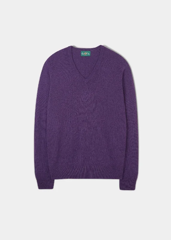 Men's Pants with Deep PocketsMen's Lambswool Vee Neck Jumper in Aubergine - Classic Fit Men's Pants with Deep PocketsMen's Lambswool Vee Neck Jumper in Aubergine - Classic Fit