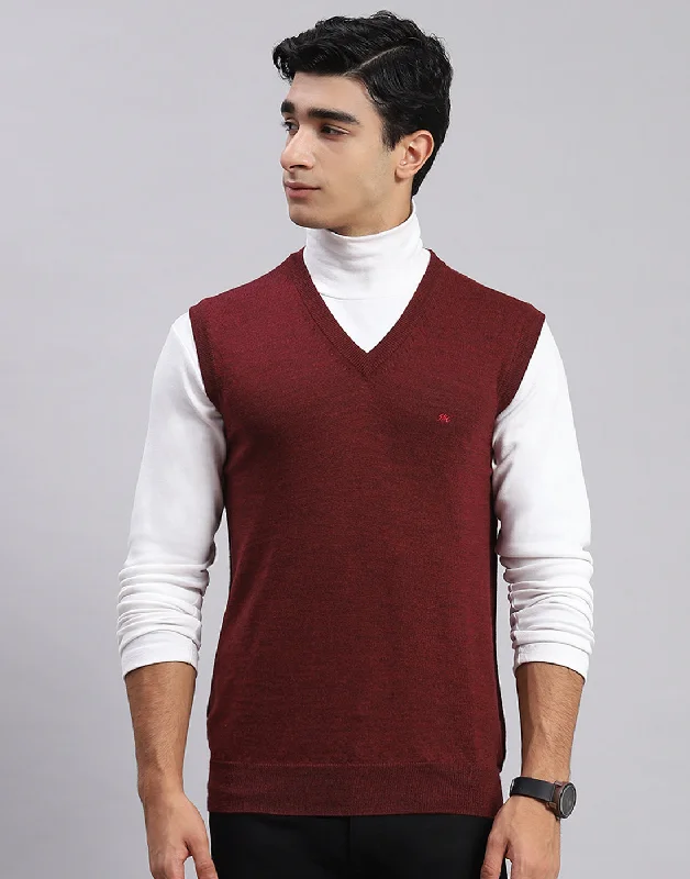 Men Maroon Solid V Neck Sleeveless Sweaters/Pullovers