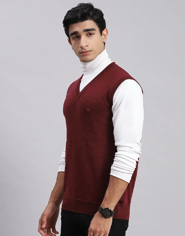 Men Maroon Solid V Neck Sleeveless Sweaters/Pullovers