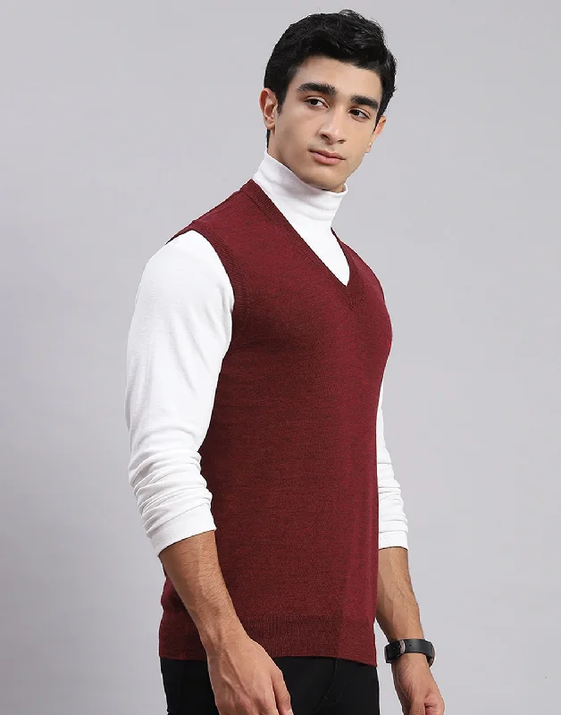 Men Maroon Solid V Neck Sleeveless Sweaters/Pullovers