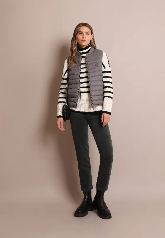 MEDIUM GREY